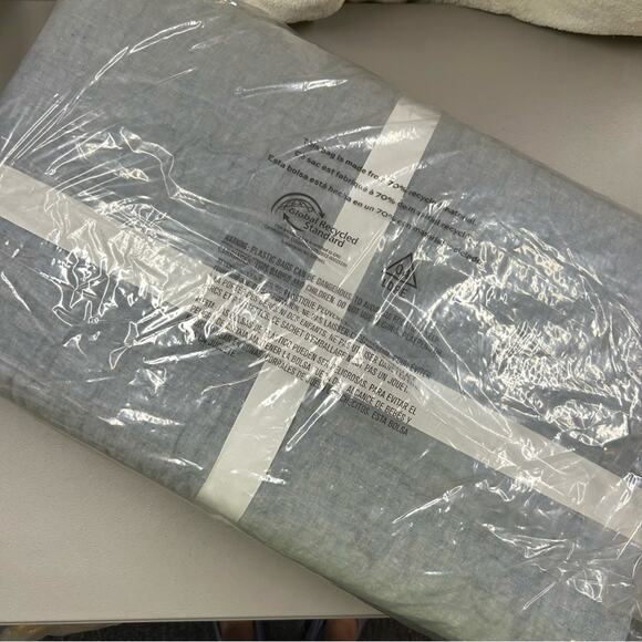 Pottery Barn Belgian Flax Linen Handstitched Quilt Chambray Blue Full Queen NEW - Picture 3 of 4